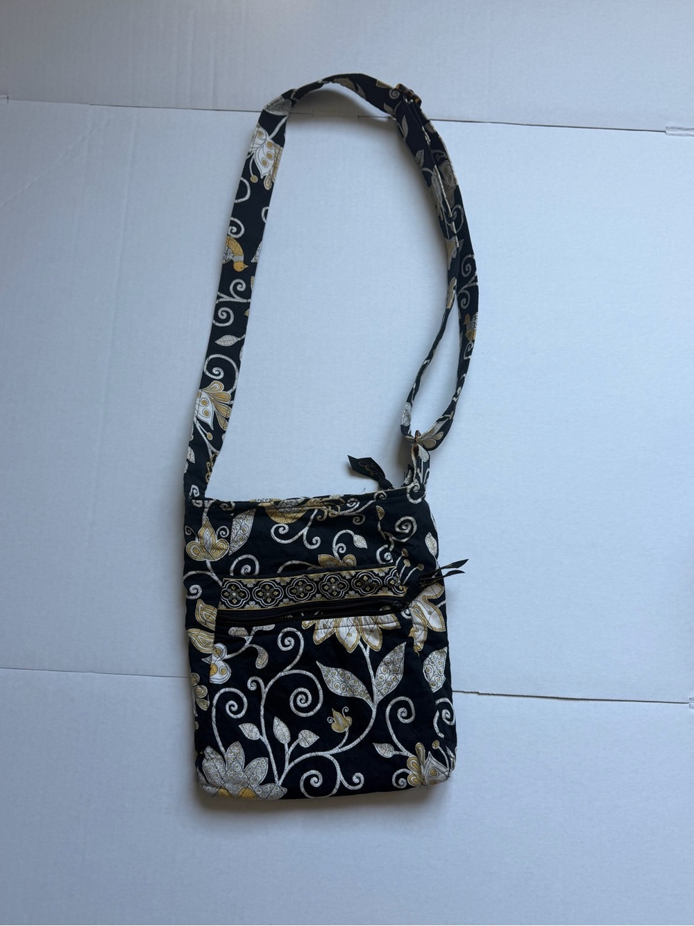 Vera Bradley Baroque Crossbody Hipster Purse Black Gold Floral